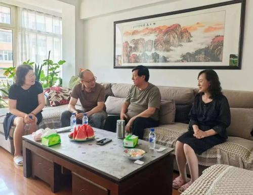 传承老党员精神 传递党组织温暖 长春市口腔医院慰问50年党龄老党员